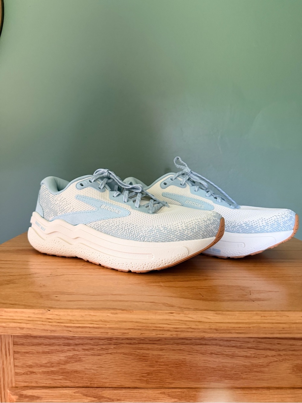 Brooks Ghost Max Women’s Light Blue and White NWOT
